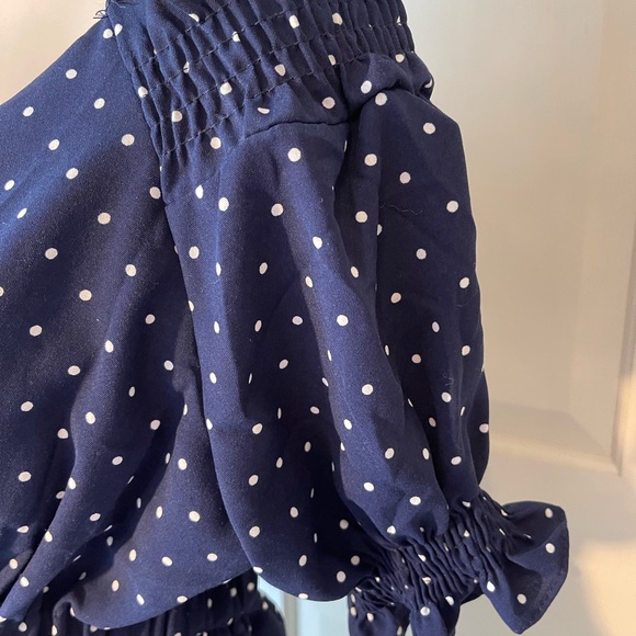 Brand new with tag raffled off shoulder blouse - Picture 2 of 2